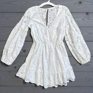 Selfie Leslie Ever After Keyhole Back Lace Dress White V-Neck Size Mini EUC XS